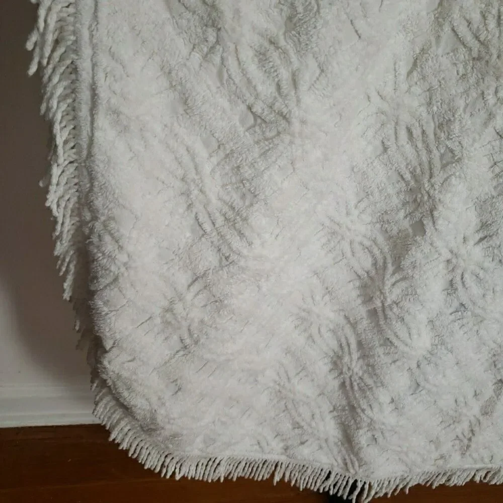 VTG Chenille Queen Size Bedspread White 100x88